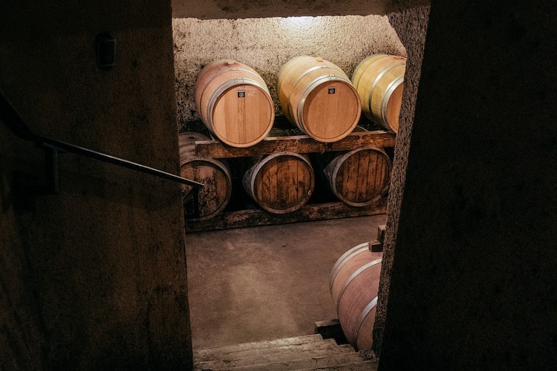 L'élevage du vin en barrique : l'impact sur les arômes